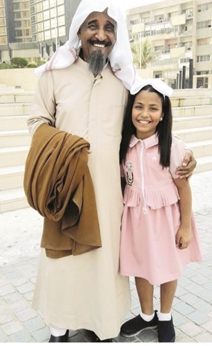 الفنان القدير محمد جابر والطفلة جنى الفيلكاوي في التصوير الجديد﻿
