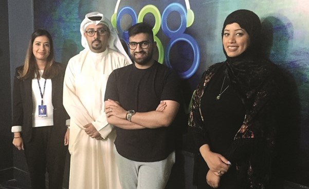 ممثلو البنك مع فريق عمل مارينا اف ام﻿