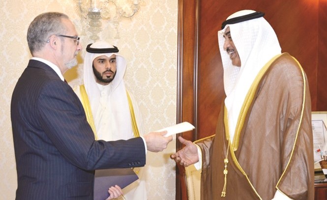 الشيخ صباح الخالد يتسلم اوراق اعتماد السفير الاميركي لورانس سيلفيرمان ﻿