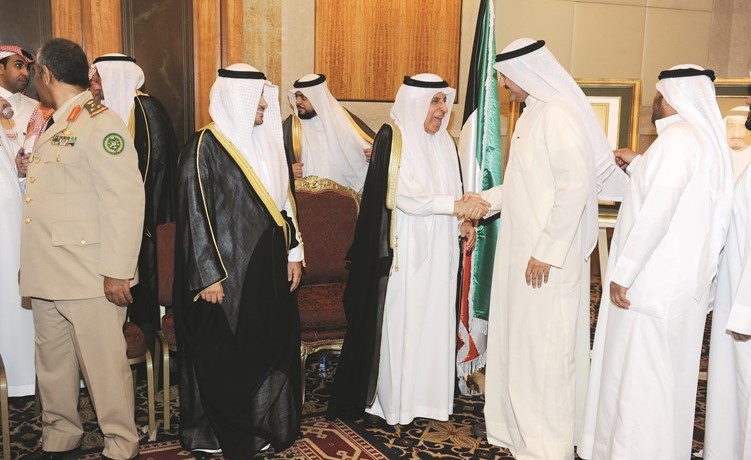 الزميل حسين الرمضان يهنئ السفير دعبدالعزيز الفايز﻿