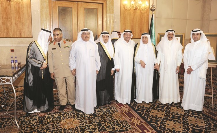 الزميل يوسف خالد المرزوق والزميل عدنان الراشد ومحمد المعجل والزميل يوسف ابراهيم يقدمون التهاني للسفير د عبدالعزيز الفايز واركان السفارة السعودية﻿
