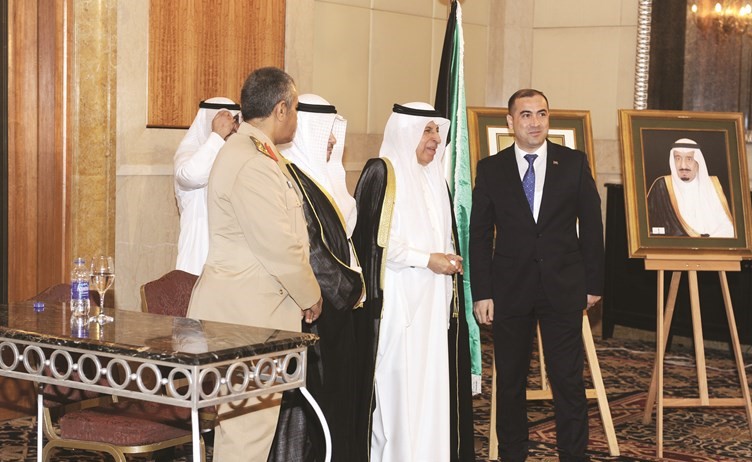 الملحق الاقتصادي بسفارة اذربيجان مهنئا السفير السعودي﻿