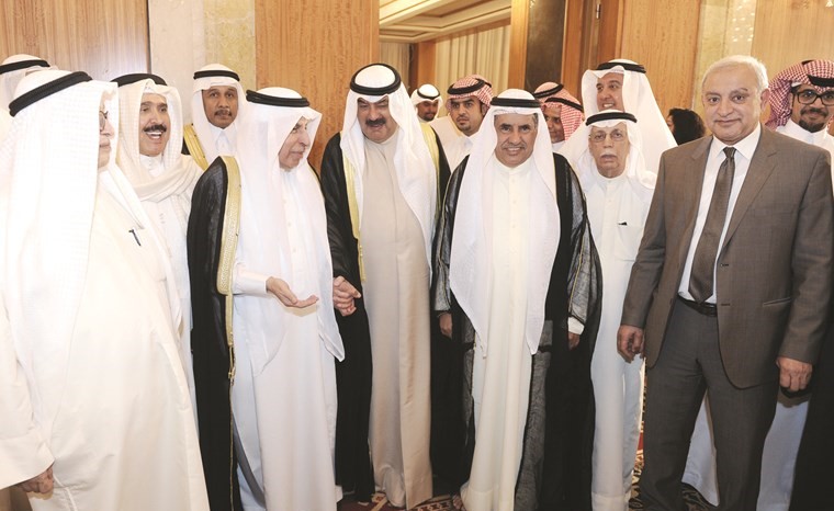 السفير دعبدالعزيز الفايز مستقبلا نائب وزير الخارجية خالد الجار الله والوزير دبدر العيسى والزميل احمد الجارالله﻿