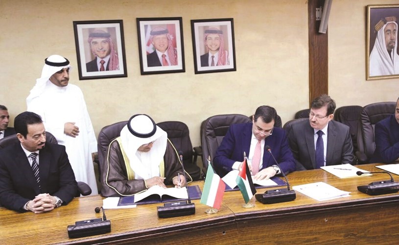 جانب من توقيع الاتفاقية بين صندوق التنمية والحكومة الاردنية﻿