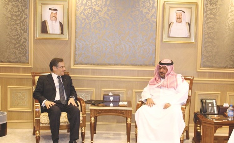 الشيخ ثامر العلي ونيكولا دي سانتيس﻿