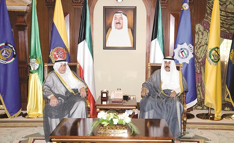 سمو نائب الامير وولي العهد الشيخ نواف الاحمد مستقبلا الشيخ خالد الجراح﻿