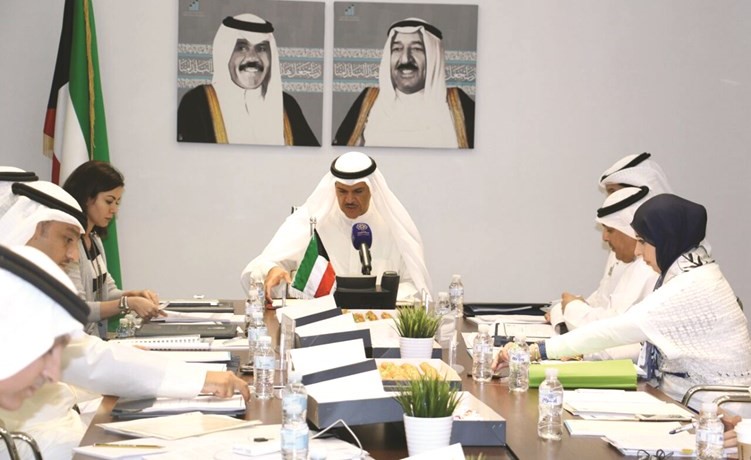 الشيخ سلمان الحمود مترئسا اجتماع مجلس ادارة الهيئة﻿