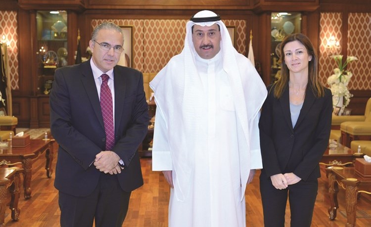 الشيخ فيصل الحمود ومستشار الرئيس القبرصي سولوميس كريستوس﻿