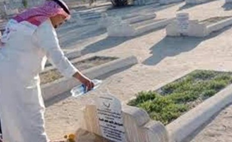 ماذا يحدث لأبويك المتوفيين عند زيارة قبرهما؟
