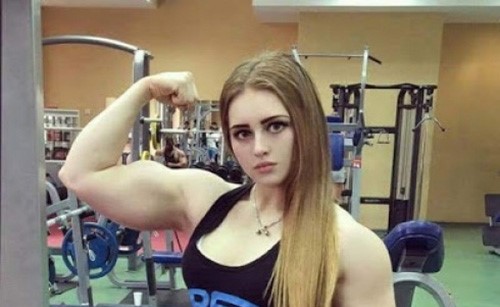 بالصور.. من يرى هذا الوجه الطفولي لن يتوقع أن هذا هو جسمها!