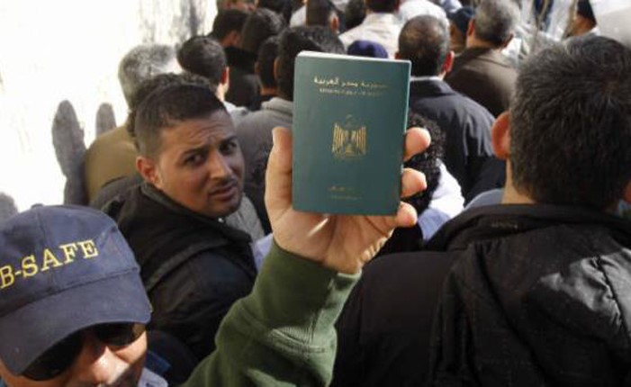 «زيادة رسوم إذن العمل» للمصريين في الخارج.. تشعل حرب الشائعات