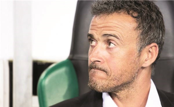 مدرب برشلونة انريكي﻿