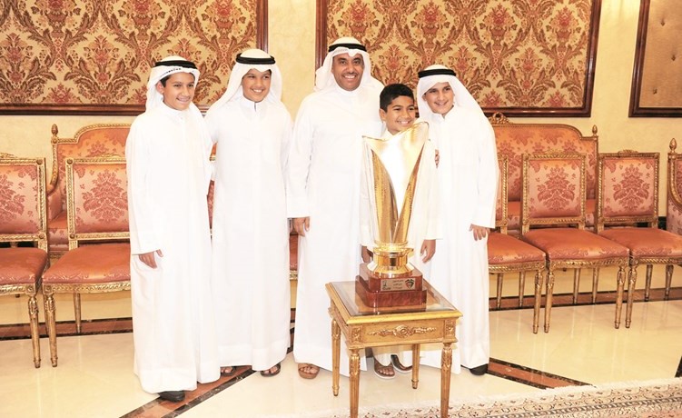 الفليج يتوسط مشاري خالد الغانم وخالد مرزوق الغانم وحمد وعلي الصبيح﻿