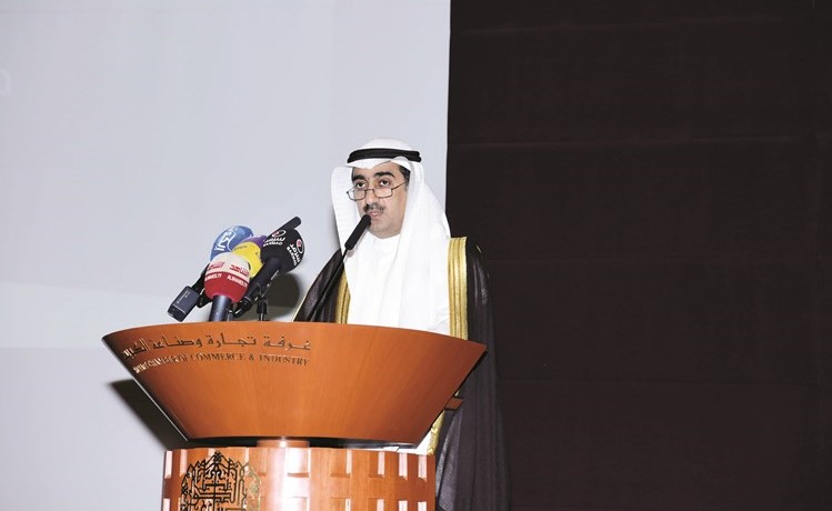 ديوسف العلي خلال القاء كلمته في حفل افتتاح المركز﻿