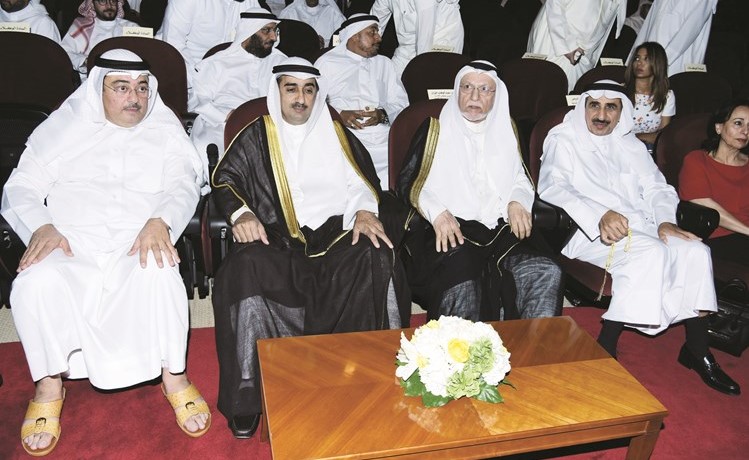 الوزير د يوسف العلي متوسطا عبدالوهاب الوزان وخالد الشمالي 	احمد علي﻿