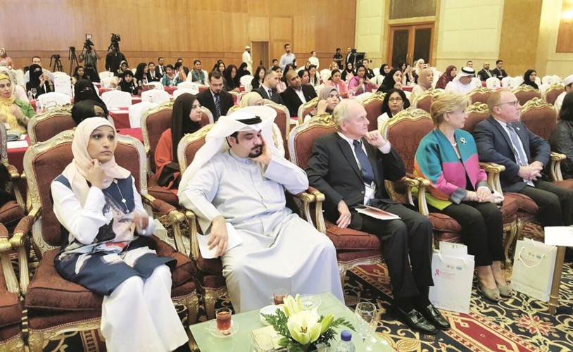 د محمود عبدالهادي في مقدمة الحضور ﻿