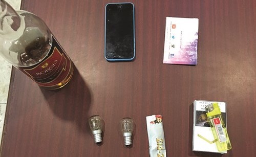 زجاجة الخمر وادوات التعاطي ﻿