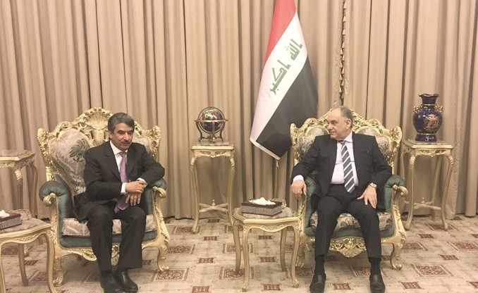 السفير سالم الزمانان خلال لقائه زعيم ائتلاف القائمة العربية صالح المطلك﻿