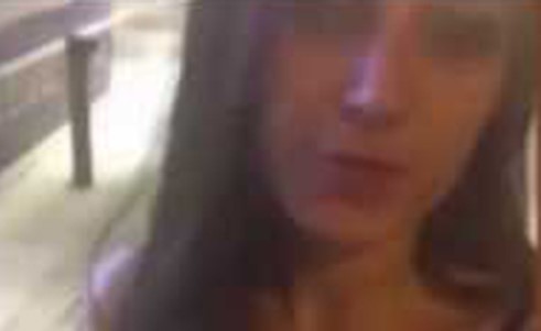 بالفيديو..  مسلح يقتل رجلاً أثناء تسجيل طالبة لفيديو على سناب شات