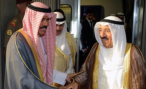 صاحب السمو الأمير الشيخ صباح الأحمد وفي استقباله سمو ولي العهد الشيخ نواف الأحمد