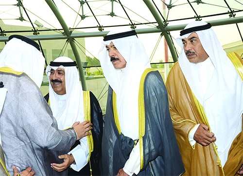 الشيخ مشعل الأحمد والشيخ صباح الخالد والشيخ محمد الخالد