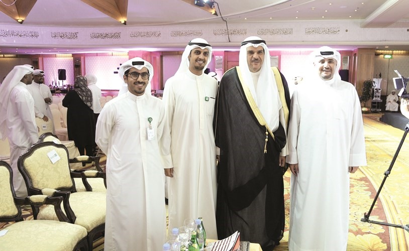 فريق العلاقات العامة في بيتك مع الشيخ سلمان الحمود على هامش المؤتمر﻿