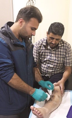 جانب من حملة الجمعية الطبية لعلاج المرضى والمصابين ﻿