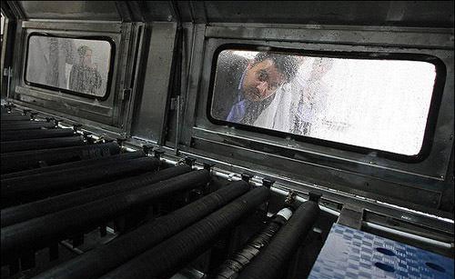 بالصور.. "جهاز أتوماتيكي" يغسل الموتى في 20 دقيقة بإيران يثير الجدل