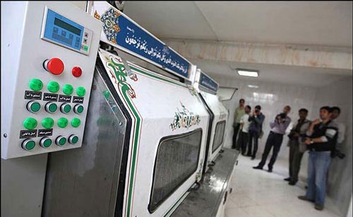 بالصور.. "جهاز أتوماتيكي" يغسل الموتى في 20 دقيقة بإيران يثير الجدل