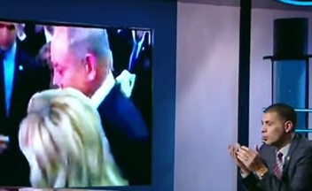 بالفيديو.. اعلامي مصري ينتقد "بكاء" عباس وشكري بتشييع بيريز: راعوا شعورنا