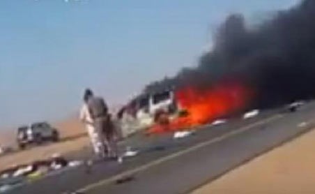 بالفيديو.. سعودي يفقد 4 من أبنائه في حادث مروري مروع بتبوك
