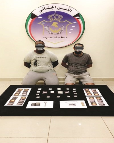 العربيان وامامهما المخدرات المتنوعة والميزان﻿