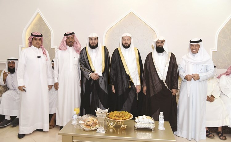 محمد طنا مرحبا بالدكتور بندر بليلة والشيخ احمد يونس خوجة﻿