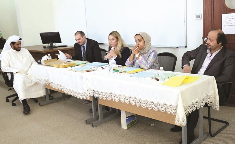 احدى اللجان الانتخابية تستعد لاستقبال الناخبين﻿
