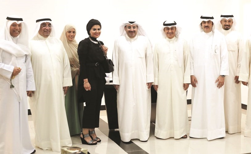 دعلي النامي واعضاء اللجنة المشرفة على الانتخابات﻿