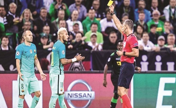 البرازيلي قام بشتم الحكم بالفاظ نابية في مباريات الابطال﻿