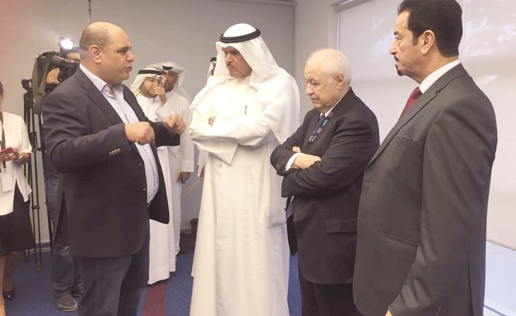  الشيخ سلمان الحمود والسفير دحمد الدعيج خلال جولة في منصة زين للاتصالات بالاردن زينك ﻿