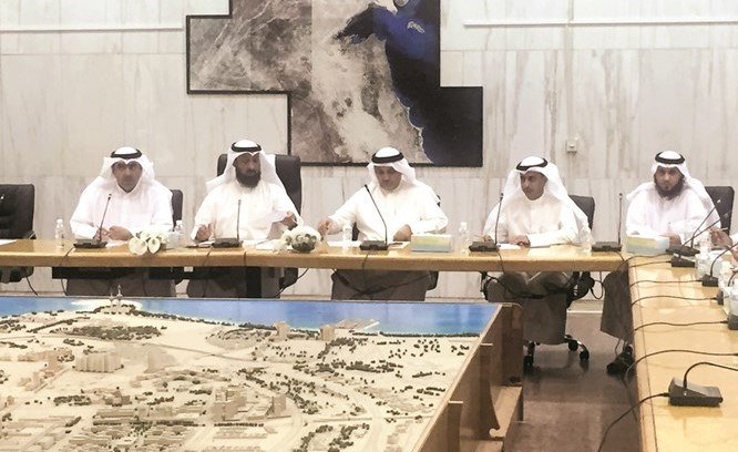 مانع العجمي مترئسا اجتماع اللجنة البيئية﻿