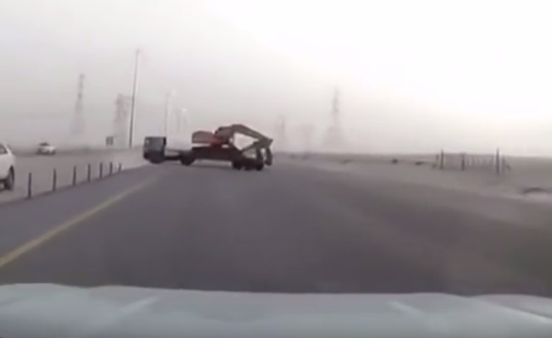 بالفيديو.. نجاة عائلة سعودية من موت محقق
