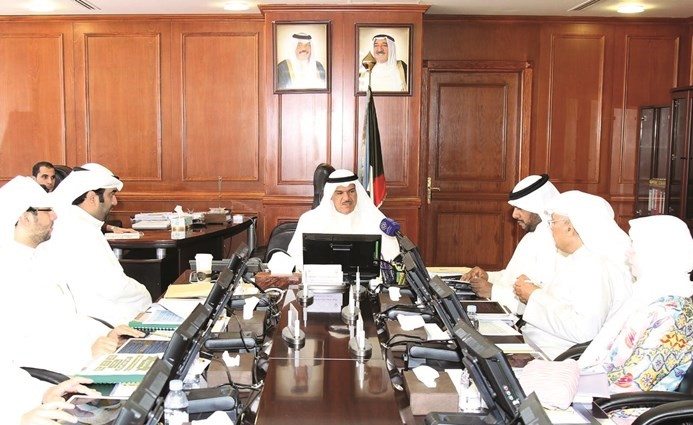 وزير الاعلام ووزير الدولة لشؤون الشباب الشيخ سلمان الحمود مترئسا اجتماع مجلس هيئة الرياضة ﻿