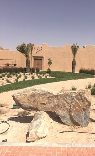 لمسات تراثية وجمالية في القرية﻿