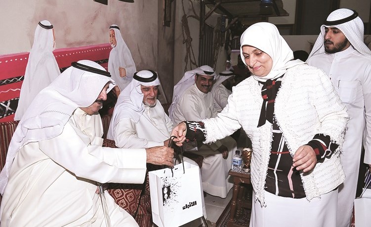 هدايا الانباء ساهمت في ادخال السرور على المسنين 	زين العابدين علام﻿