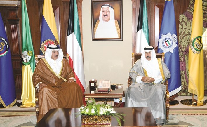 سمو ولي العهد الشيخ نواف الاحمد مستقبلا الشيخ صباح الخالد﻿