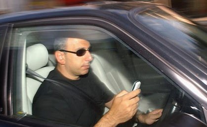 بريطانيا تشدّد عقوبة استخدام الجوّال أثناء القيادة