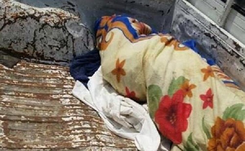 شاهد.. سعودي ينبش قبراً ليسرق "رفات".. والشرطة تصادر الجثة من مركبته!