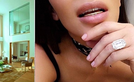 علموا بمجوهراتها من نشرها لصورة لها، والخاتم بأصبعها، فدخلوا غرفة نومها وسرقوها