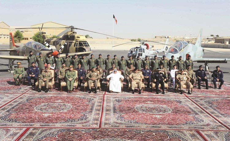 الشيخ خالد الجراح والفريق سليمان الفهد والفريق الركن محمد الخضر والفريق ركن مهاشم الرفاعي والفريق يوسف   الانصاري والفريق الركن عبدالله النواف مع عدد من طياري القوة الجوية خلال الافتتاح	هاني الشمري  ﻿﻿ ﻿﻿الشيخ خالد الجراح والحضور مع طياري القوة الجوية﻿  ( هاني الشمري )