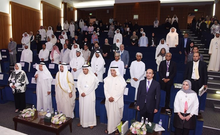 الشيخ عبدالله الاحمد في مقدمة المشاركين بالورشة				 ريليش كومار﻿