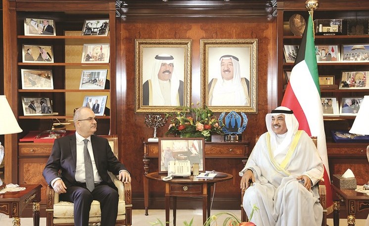 الشيخ صباح الخالد خلال لقائه سفير رومانيا نيكوشور دانيل تاناسي﻿