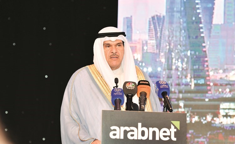 الشيخ سلمان الحمود متحدثا خلال افتتاح المؤتمر	﻿